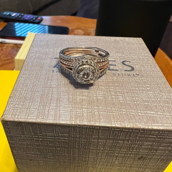 Beautiful wedding ring with add ons. Rose gold and diamonds - Picture 3 of 12